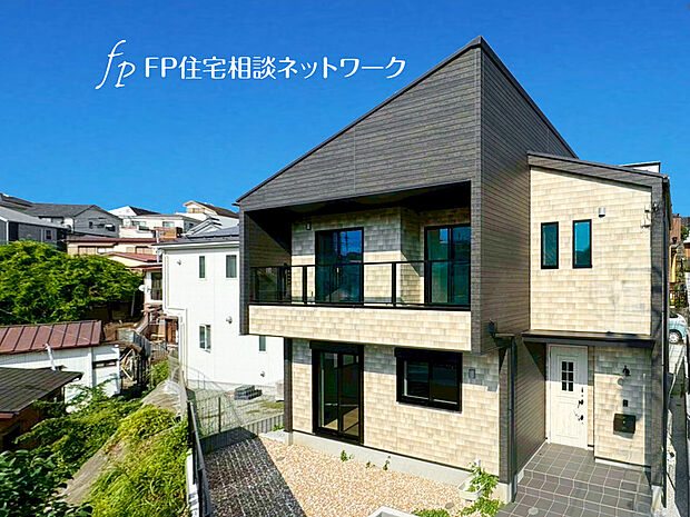 【類似外観同仕様】施工例のため分譲中の建物とは外壁、屋根開口部等の形状・仕様が異なります。