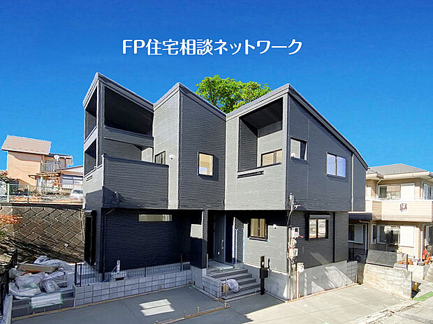 【類似外観同仕様】施工例のため分譲中の建物とは外壁、屋根開口部等の形状・仕様・色等が異なります。