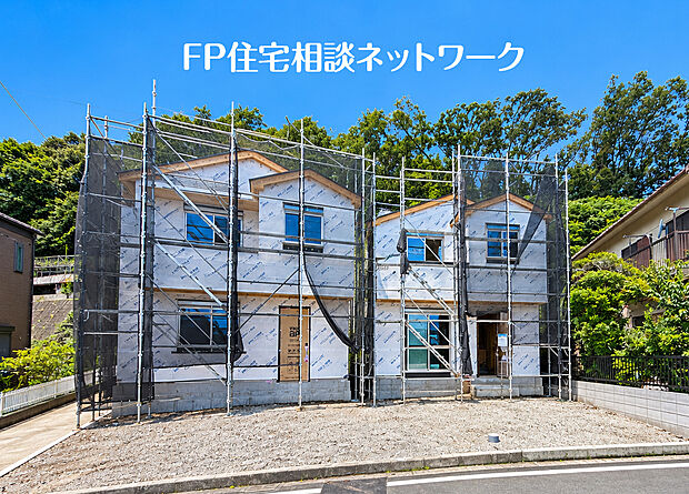閑静な住宅地で子育て家族にピッタリ。快適な緑に恵まれたエリアで、ゆとりある住環境が整っています。