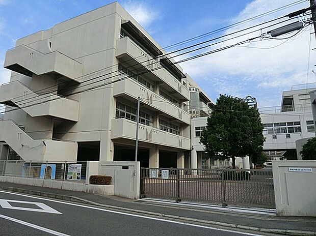 横浜市立市場小学校（約400m）