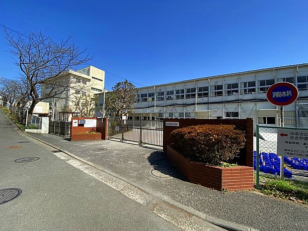 上菅田笹の丘小学校(約500m)