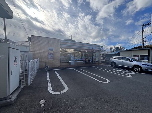 セブンイレブン横浜日吉本町駅前店（約260m）