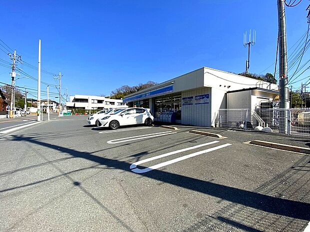 ローソン横浜上菅田町店(約550m)