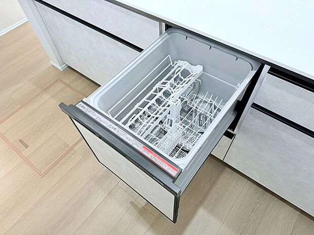 【食器洗浄乾燥機】あったらいいなの代表的な設備である食洗機。ビルトイン型なので、おさまりもよく、使い勝手も良好です。