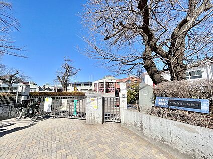 有馬白百合幼稚園 900m