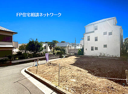 車通りの少ない前面道路