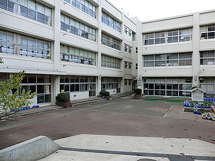 横浜市立港北小学校 650m