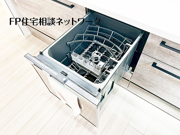 【食器洗浄乾燥機】あったらいいなの代表的な設備である食洗機。ビルトイン型なので、おさまりもよく、使い勝手も良好です。