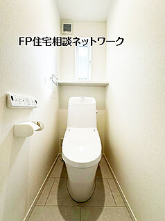 温水洗浄暖房便座機能付きトイレ