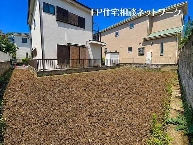 【～陽だまりに包まれる住まい～】帰るたび、ほっと心がほどける場所。 陽だまりに包まれるリビング、穏やかな時間が流れる住空間。家族の何気ない毎日が少しずつ思い出へと変わっていく、そんな温もりに満ちた住まいです。