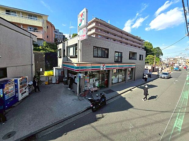 セブンイレブン菊名駅前店（約500m）