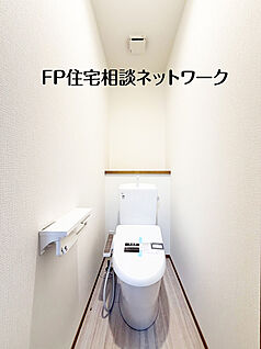 温水洗浄暖房便座機能付きトイレ