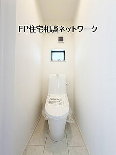 温水洗浄暖房便座機能付きトイレ