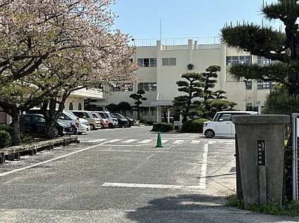 防府市立華城小学校 約550m(徒歩約8分)
