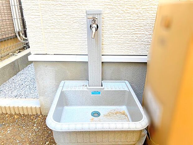 【その他現地】洗車にもお庭のお手入れにも便利な外水栓