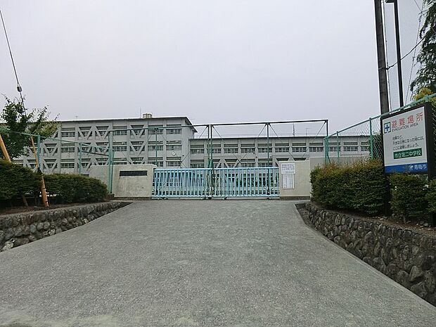 青梅市立第二中学校（約2,900m・徒歩37分）