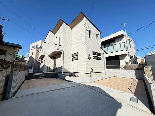 【外観】駐車スペース２台可能なお住まい。建物完成済み♪