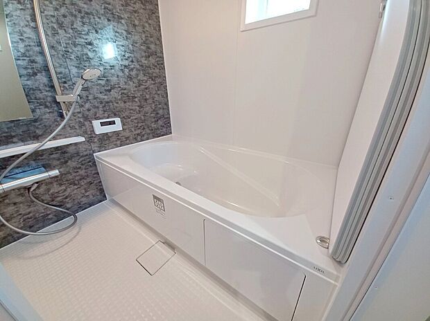 【1号棟浴室】ゆったりくつろげる1坪タイプのバスルームには浴室暖房乾燥機完備♪