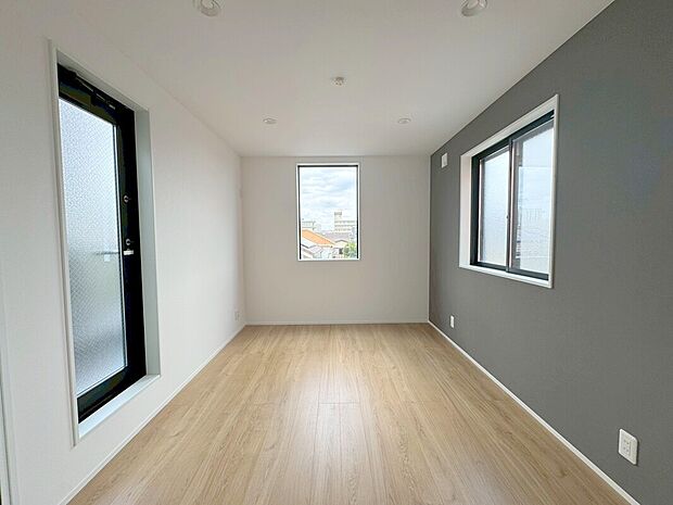 【D号棟洋室】３面採光でたっぷりの陽光と心地よい風が舞い込む住まい♪