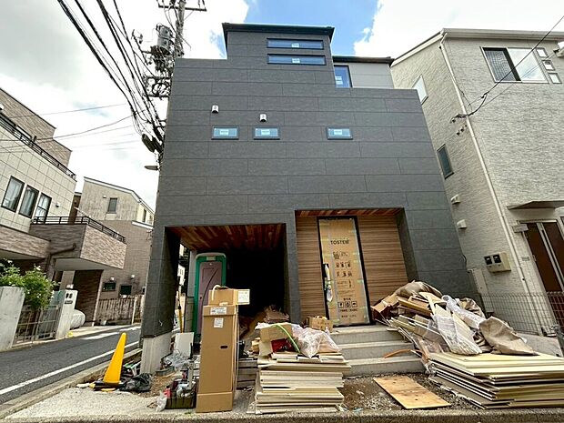 【外観】モデルハウスのご案内や建物プレゼンテーションも承りますので、お気軽にお申し付けください。