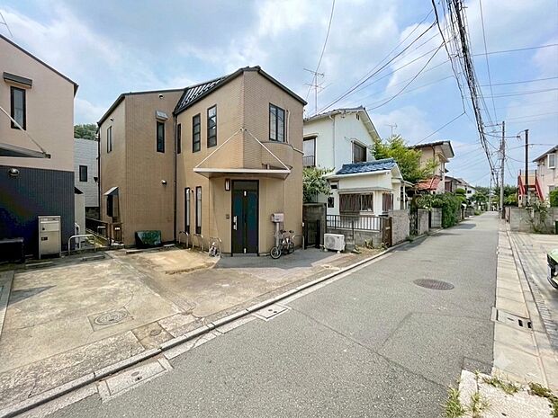 【前面道路含む現地写真】■Amtic売主物件♪
■全面道路はお車の交通量も少なく、静かで暮らしやすいロケーション。小さなお子様や犬の散歩コースとしても安心です。