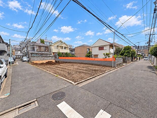 【現地写真】
お洒落なデザイナーズ住宅の新邸２棟