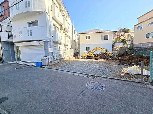 【外観】駅徒歩2分のな立地。駅近ですが、線路沿いでは無いので比較的穏やかです。