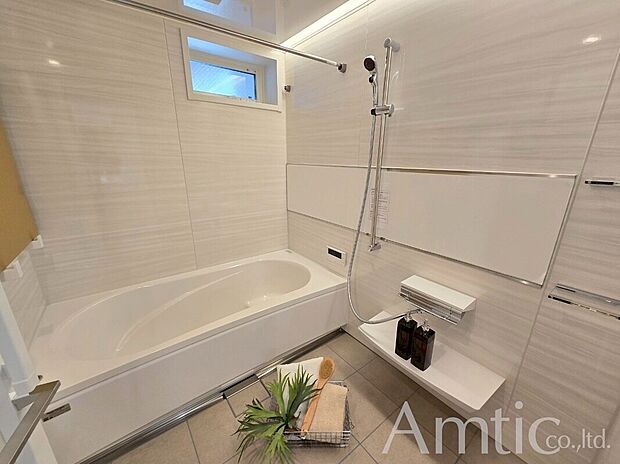 【浴室施工例】■モデルハウスのご案内や、ショールームにてキッチン等水回り設備や、フローリング等の建材や外壁材の実物をご覧頂けます
■お気軽にお問合せ下さい