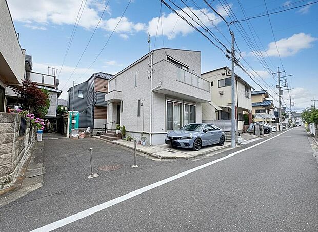 【前面道路含む現地写真】モデルハウスのご案内や建物プレゼンテーションも承りますので、お気軽にお申し付けください。