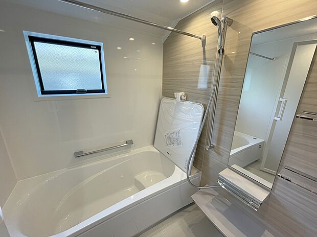 【弊社施工例】■モデルハウスのご案内や、ショールームにてキッチン等水回り設備や、フローリング等の建材や外壁材の実物をご覧頂けます
■お気軽にお問合せ下さい