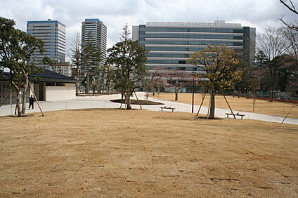中野区立中野四季の森公園 901ｍ(徒歩12分)