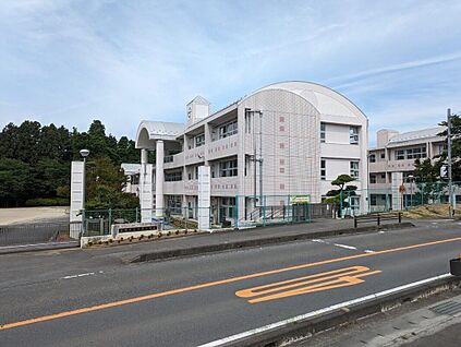 大原小学校 約2000m(徒歩25分)