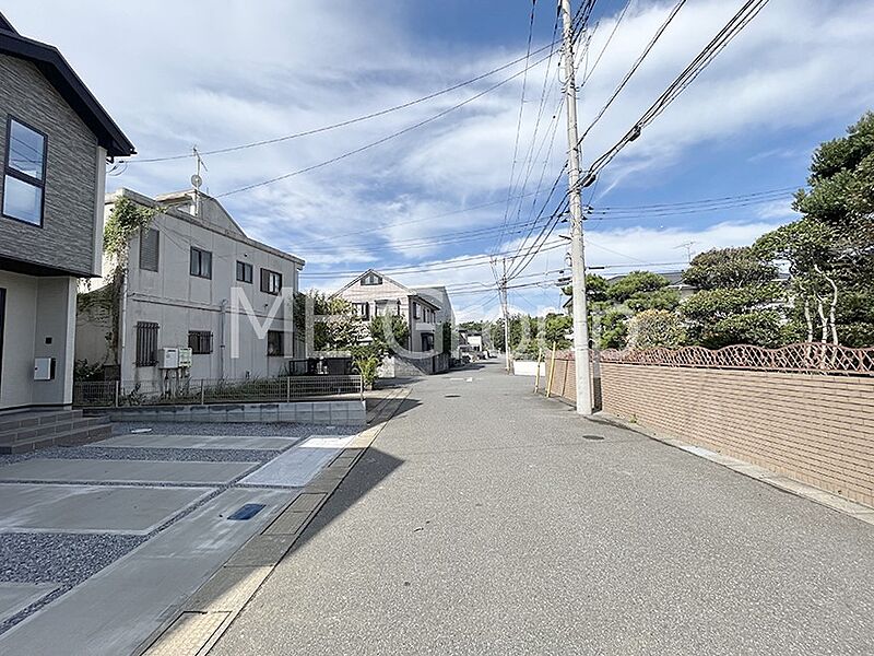 運転の苦手な方も安心の前道。ラクラク駐車。 