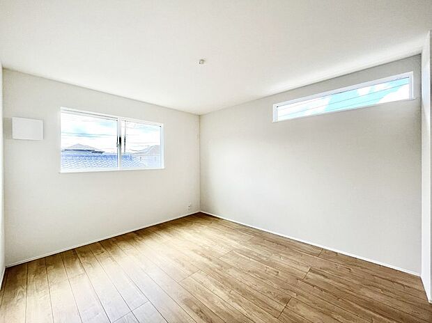 窓からのやさしい光が心地よいプライベートルーム