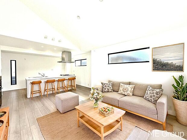 落ち着いた雰囲気のLDKは家族みんなの快適空間 ※家具はCGです