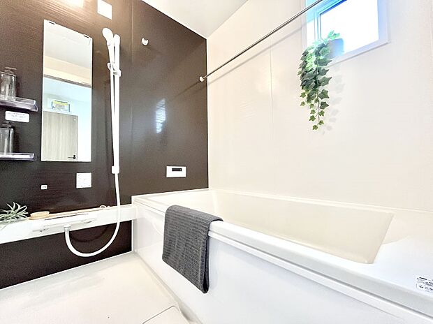 落ち着いた雰囲気でゆっくりお寛ぎいただけるバスルーム