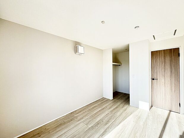 ウォークインクローゼットがあるお部屋!季節ごとの入れ替えも不要で便利です。