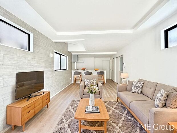 ご家族の賑やかな話し声で包まれる明るいリビング  ※家具はCGです  