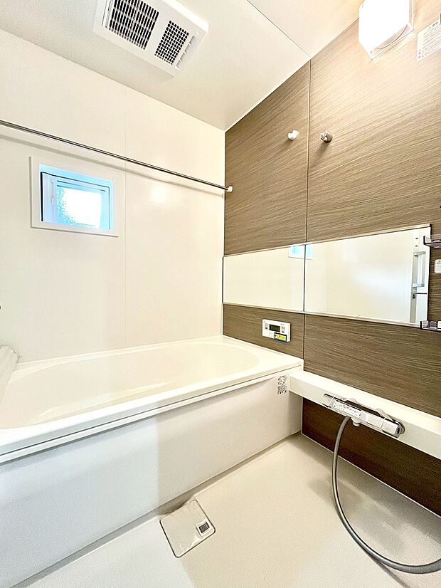 落ち着いた雰囲気でゆっくりお寛ぎいただけるバスルーム