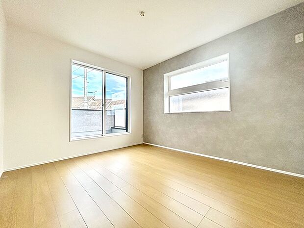 明るいバルコニーサイドに洋室を設置。目覚めの良い寝室に。