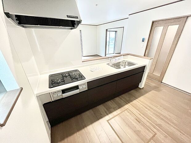 料理をしながらでもご家族との会話を楽しめる対面キッチン