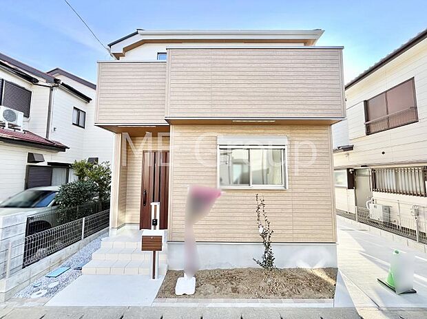 洗練された外観、上質な住空間が広がる室内は永く安心して過ごせる住居です。