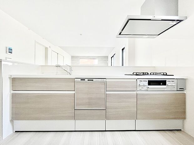 システムキッチンはシンプルでスッキリした飽きの来ないデザインなので永く使えそう！