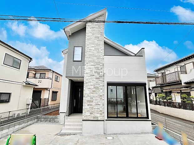 洗練された外観、上質な住空間が広がる室内は永く安心して過ごせる住居です。  