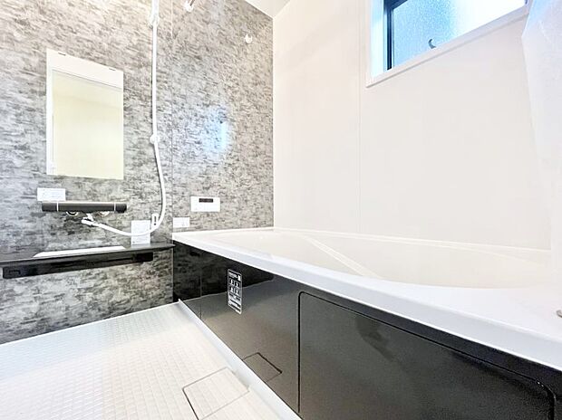 落ち着いた雰囲気でゆっくりお寛ぎいただけるバスルーム