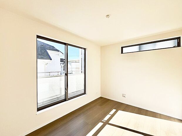 窓からのやさしい光が心地よいプライベートルーム