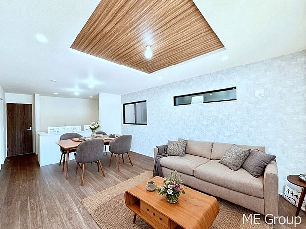 落ち着いた雰囲気のLDKは家族みんなの快適空間 ※家具はCGです