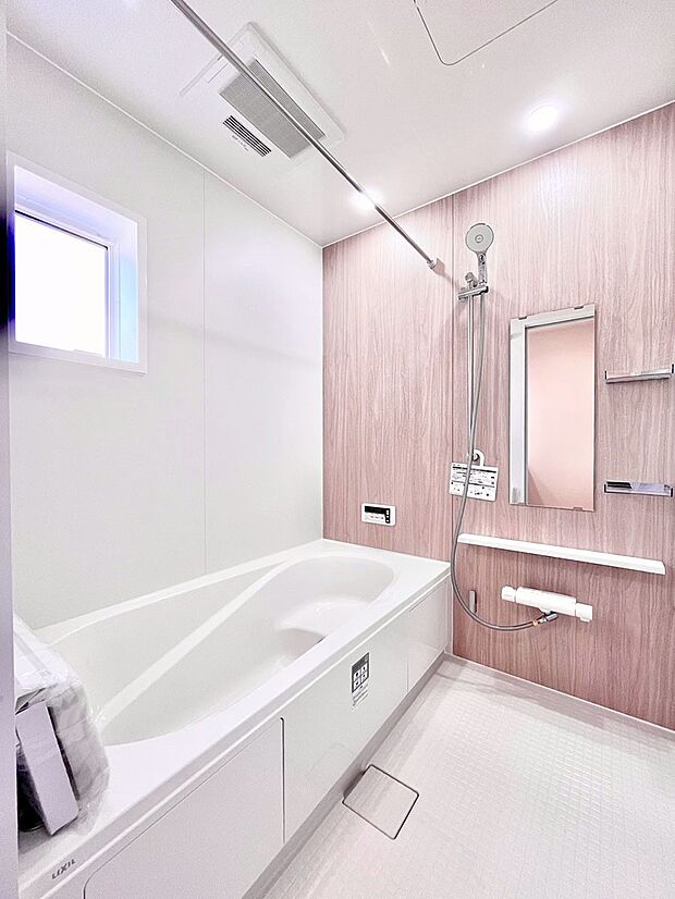 落ち着いた雰囲気でゆっくりお寛ぎいただけるバスルーム