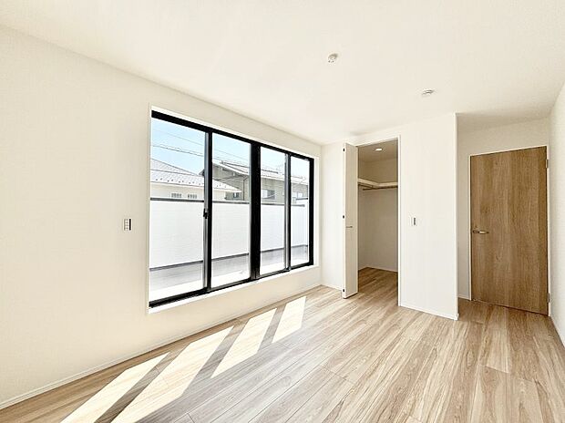 爽やかな日差しがお部屋全体を優しく包み込んでくれます