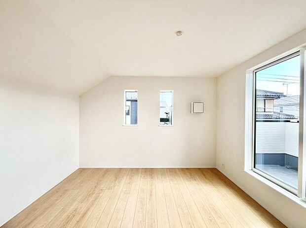 明るいバルコニーサイドに洋室を設置。目覚めの良い寝室に。